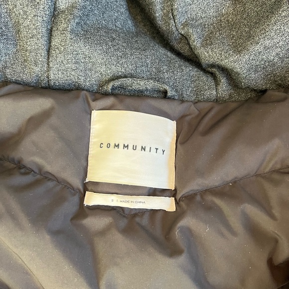 Aritzia Community Parka with removable faux fur hood - Picture 12 of 12